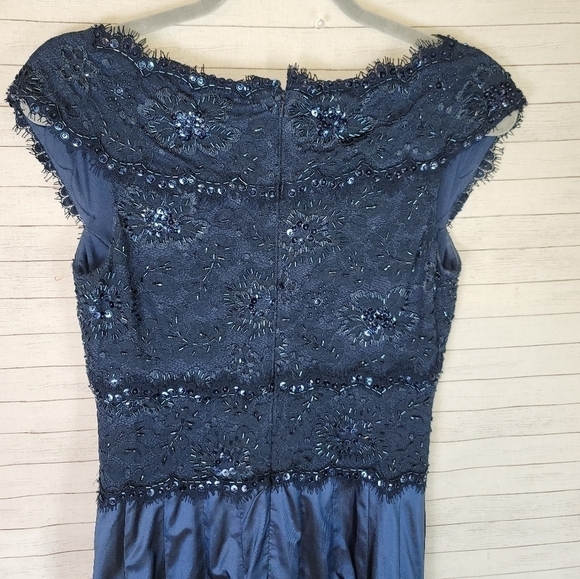 TADASHI SHOJI NAVY CAP SLEEVE FLORAL BEADED LACE AND SATIN SKIRT DRESS SZ 4 - Picture 9 of 12